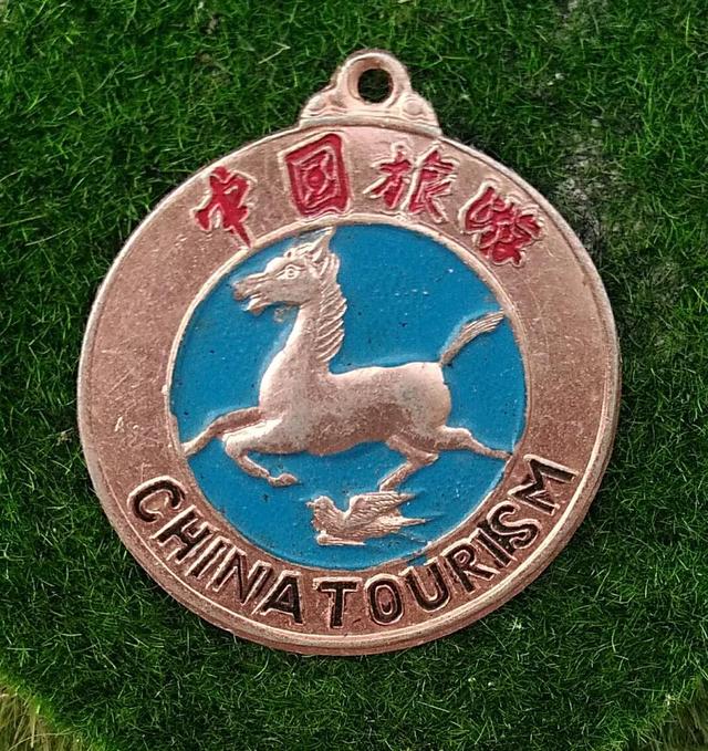 马踏飞燕什么意思，马踏飞燕的意义（中国旅游徽标“马踏飞燕”的由来）