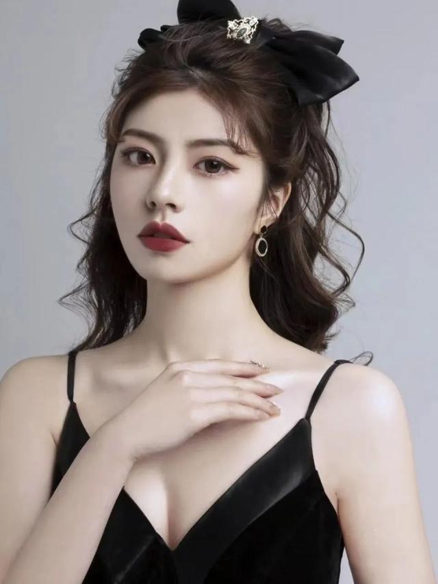 什么发型显脸小显年轻，适合瘦脸的发型（简单易打理的4款发型）