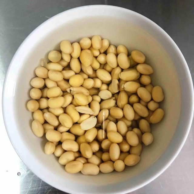 黄豆猪蹄汤，黄豆猪蹄汤（黄豆猪蹄汤黄豆放多少）