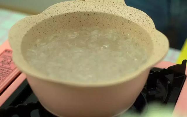 藕粉怎么吃最好吃，藕粉应该怎么吃（藕粉别再冲水喝了）