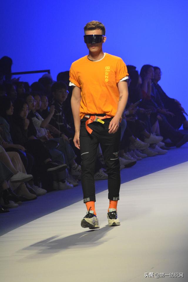 a21是以纯吗，a21 以纯（以纯线上品牌A21登陆春季广东时装周）