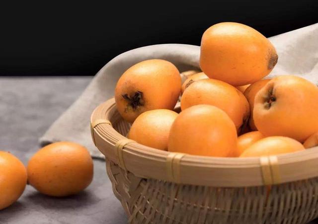 枇杷能放冰箱保存吗，枇杷可不可以放冰箱保存（吃不完的枇杷别再放冰箱了）