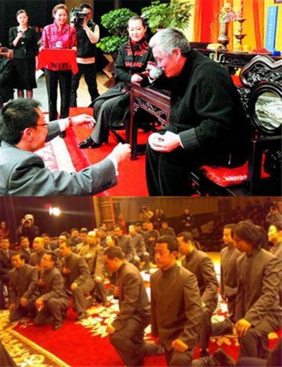 “王长贵”商演太卖力，皱纹深显沧桑，小19岁娇妻开百万豪车