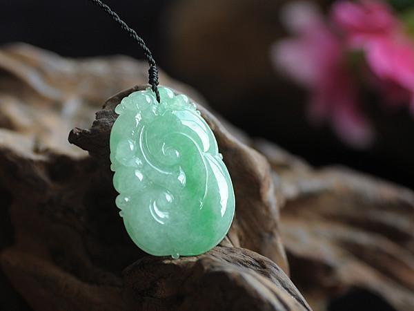 什么是糯种翡翠，糯种翡翠属于什么档次（糯种翡翠鉴别）