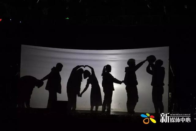 外婆的澎湖湾串词，外婆的澎湖湾串词主持人（2019元旦晚会）