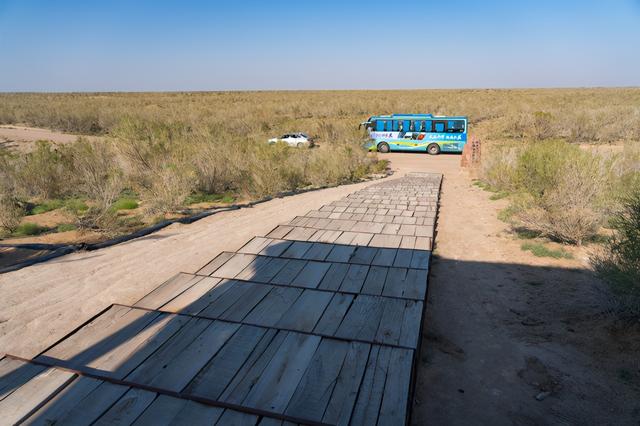 甘肃的沙漠主要分布在哪两个市，中国第二“罗布泊”甘肃沙漠县