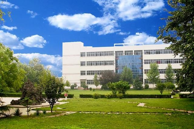 唐山海运职业学院怎么样，唐山海运职业学院是几本学校（建筑面积达28万平方米）