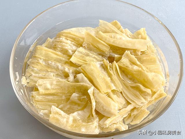 白菜腐竹滚汤怎么做，腐竹和白菜可以做汤吗（广东客家人的素食菜）