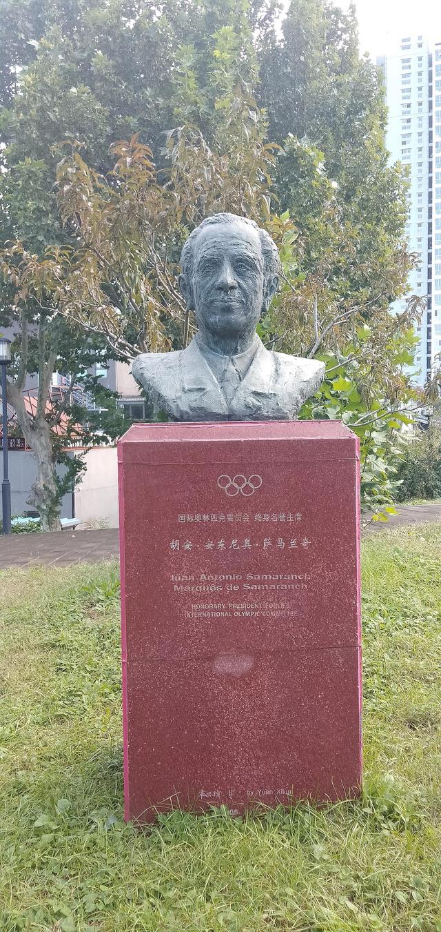 雕塑设计说明，雕塑设计说明400字（雕塑作品稍详细的说明）