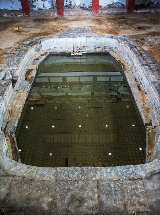 形容杨贵妃出浴的语句，李白夸赞杨贵妃沐浴的诗词（“华清赐浴”这样的典故是从哪里来的）