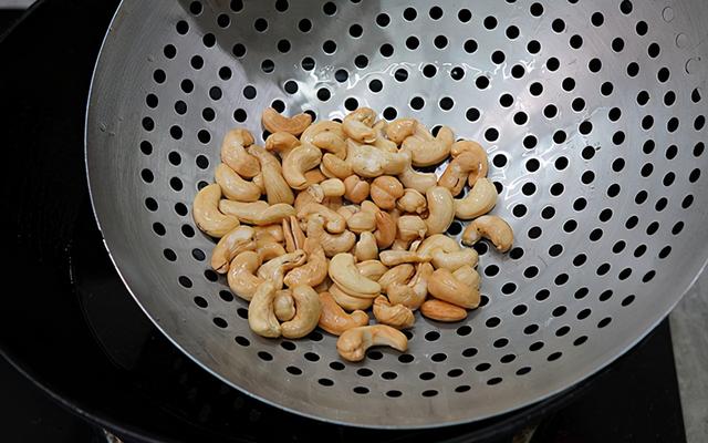 腰果虾仁的正宗做法，腰果虾仁正宗做法大全（年夜饭热菜系列）