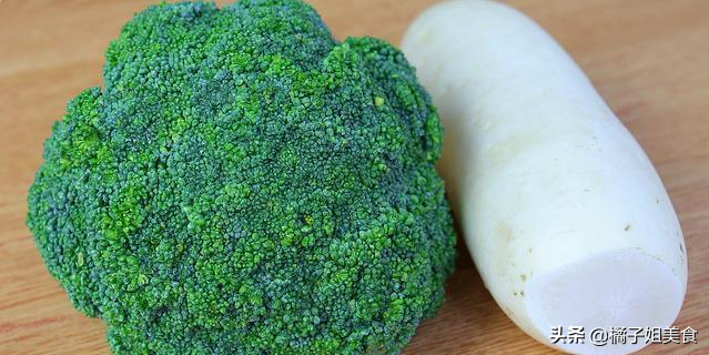【蘿卜西藍(lán)花菜團(tuán)子】做法步驟圖  簡單易做 營養(yǎng)不發(fā)胖 愛美的-起舞食譜網(wǎng)