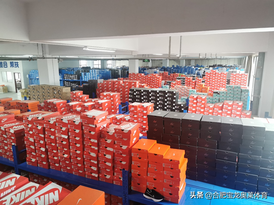 阿迪达斯正品折扣网店，阿迪达斯限量折扣店（耐克阿迪达斯进货渠道有哪些）