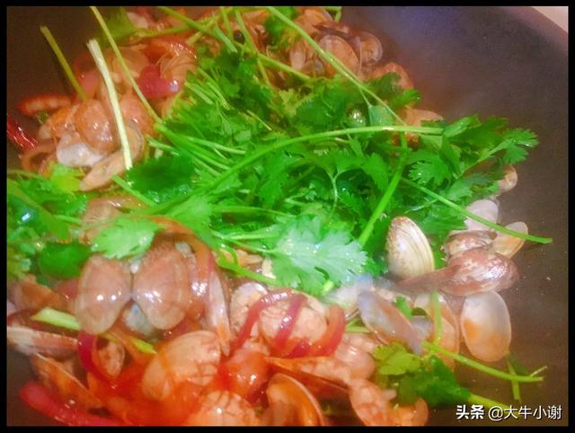 死掉的花甲焯水会开口吗，《花甲死了用开水煮会开口吗》