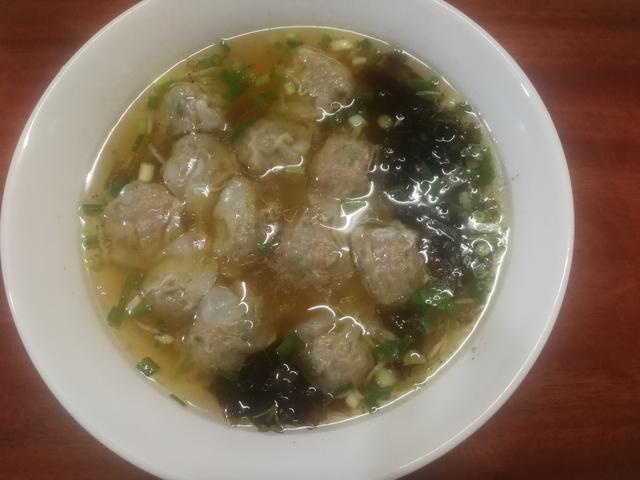 家常馄饨汤怎么调，馄饨汤怎样调制才鲜美（10年店主教你用开水调小馄饨汤）