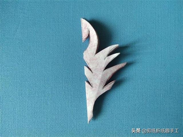 剪五角星的步骤最简单方法，超级简单的五角星怎么剪（剪纸手工教程：五角星怎么剪）
