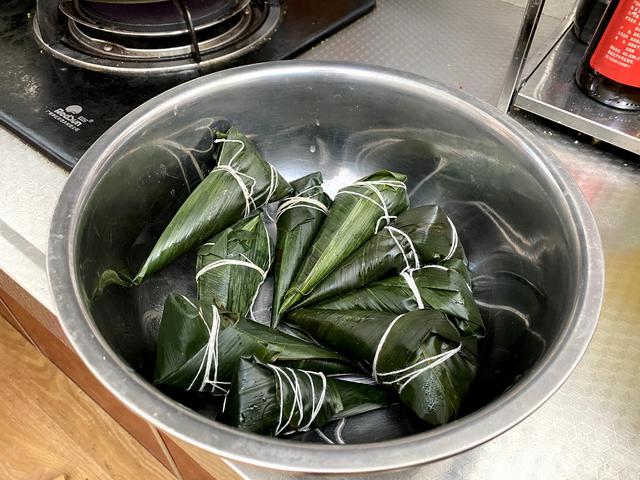 粽子冷藏还是冷冻，粽子放在冷藏还是冷冻（直接放冰箱就错了）