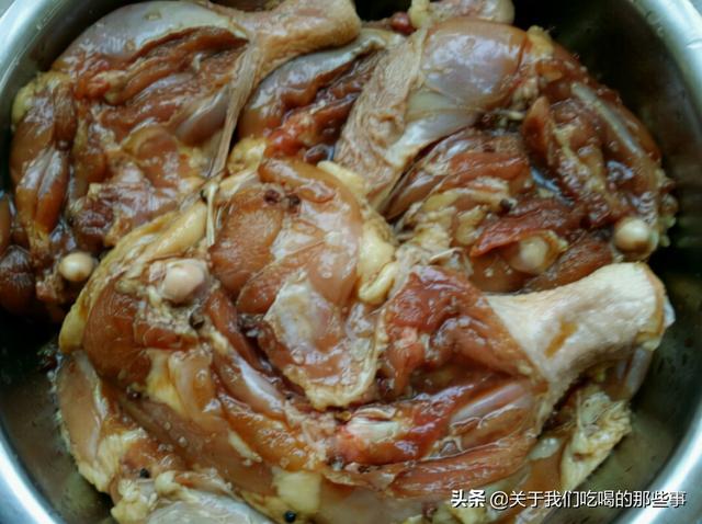 腊鸡，想要咸香入骨还不腥（腊鸡子里面炖什么好吃）