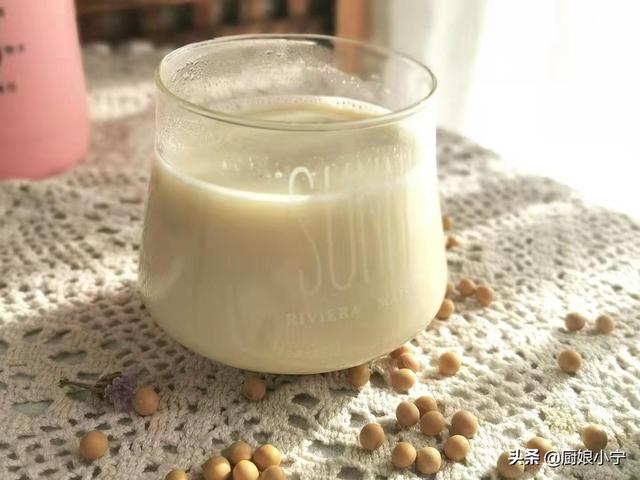 豆浆是什么豆做的，什么豆可以做豆浆（试试炒豆的方法）