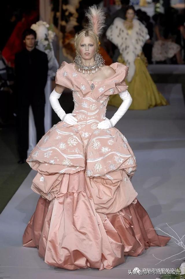 迪奥经典之作服装图，<迪奥>2007秋冬高定系列