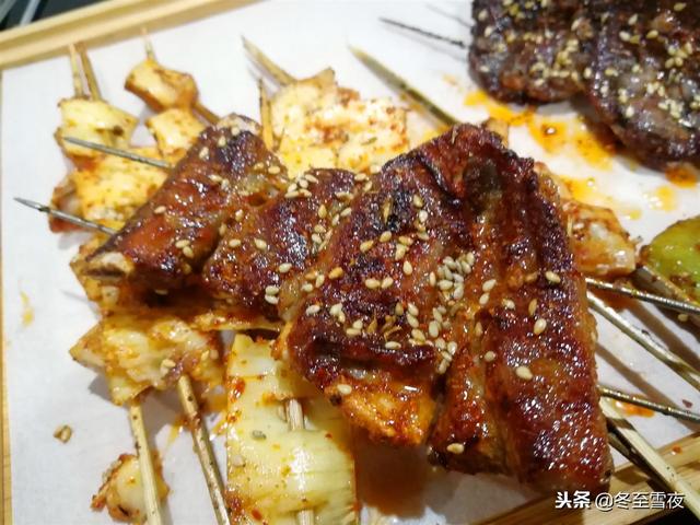 烧烤可以烤什么，韩式烤肉都可以烤什么（十二道烧烤店必烤菜品）