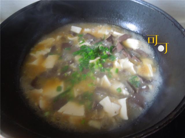 鹅血怎么做好吃，鹅血怎么烧好吃（成本5元钱的鹅血豆腐汤最适合夏天）