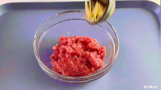 皮蛋粥怎么做最好吃，皮蛋瘦肉粥是怎么做的（教你煮皮蛋瘦肉粥）