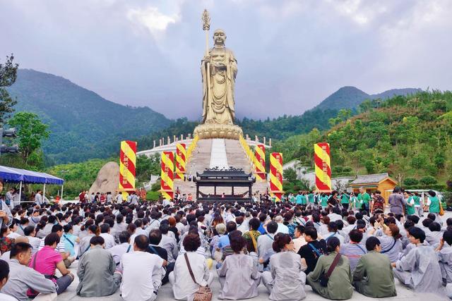 九华山大佛在哪个景区，位于1306米山巅上的寺庙