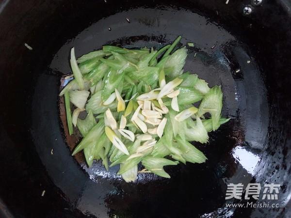 莲藕炒什么好吃，莲藕和什么菜搭配好吃（莲藕和它一起炒就是“天然泻药”）