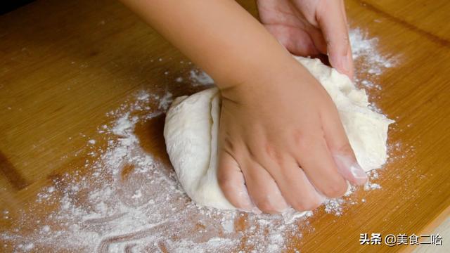 怎样做发面烧饼，怎么发面把烧饼烙得又软又好吃（新手零失败的发面饼做法）