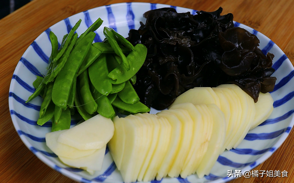 圖片[3]-涼拌紅蘿卜土豆木耳荷蘭豆 脆爽可口 百吃不膩 過年必備解膩菜-起舞食譜網(wǎng)