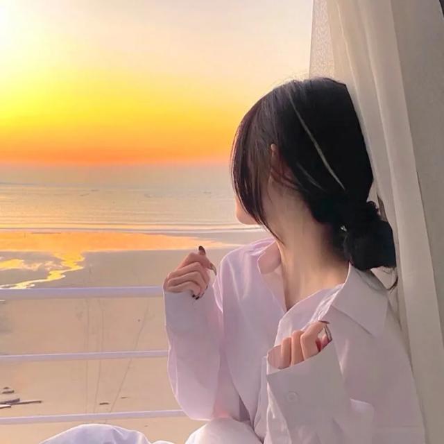 性感头像女生个性头像，女生性感头像／部位头像／“感动代替不了感情，念旧也回不到曾经” ​微信（部位头像丨一厢情愿，愿赌服输）