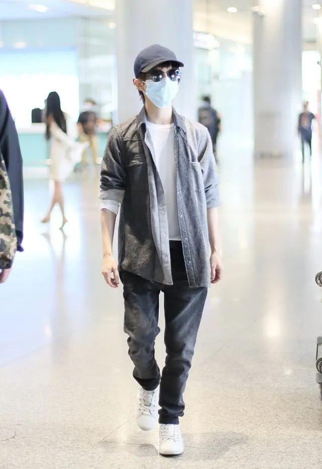 郭敬明多高，郭敬明身高为什么那么低（造型就穿出了165cm的效果）