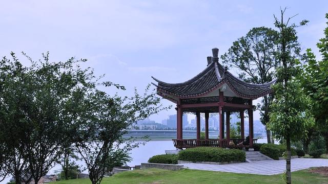 橘子洲头中的橘子洲是指，橘子洲头的洲什么意思（被誉为“中国第一州”）