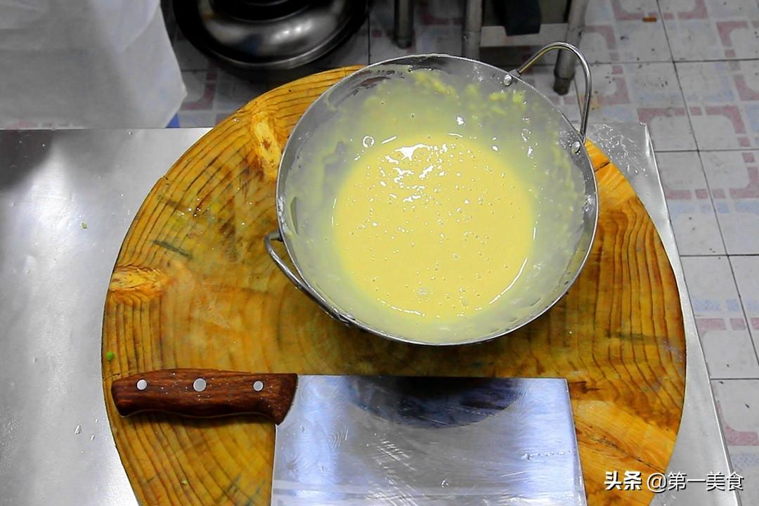 鸡蛋饼怎么煎，鸡蛋灌饼的制作（两分钟做早餐鸡蛋饼）