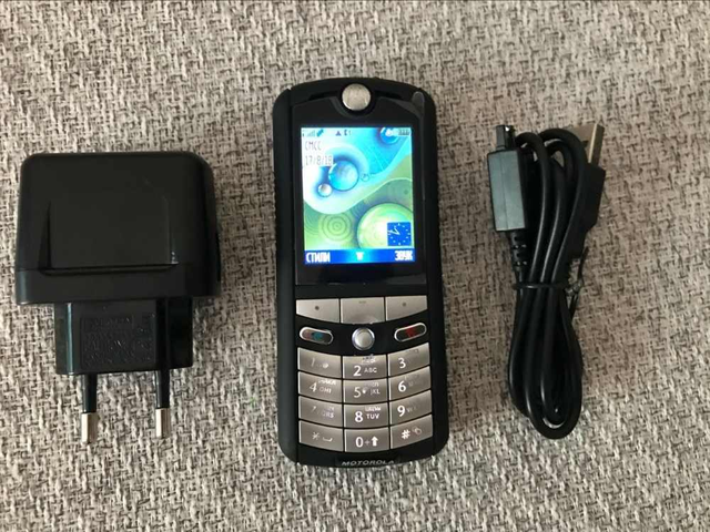摩托罗拉 e398，摩托罗拉e398（网友晒出101台摩托罗拉旧手机）