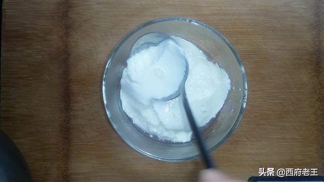 用卤水点豆腐脑，用卤水点豆腐脑一斤豆子多少用量（用内脂、石膏、盐卤在家做豆腐脑的比例和方法都在里面）