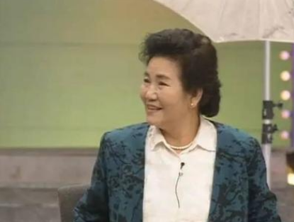 巩汉林回忆赵丽蓉离世，1999年赵丽蓉被肺癌折磨的痛不欲生