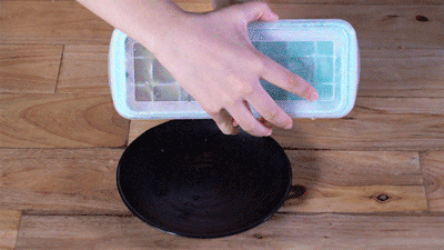 冰格里的冰怎么取出来（比传统冰格好用10倍的丹麦创意冰格）