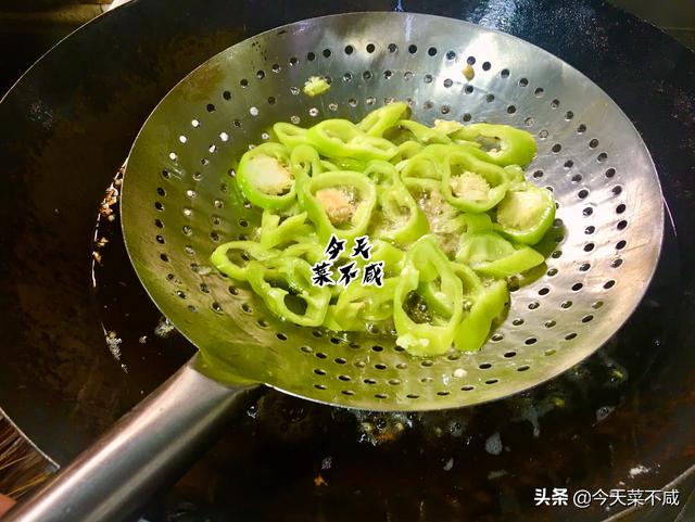 大锅菜菜谱大全食堂实用，小学食堂大锅菜经典菜谱（推荐两款食堂大锅菜）