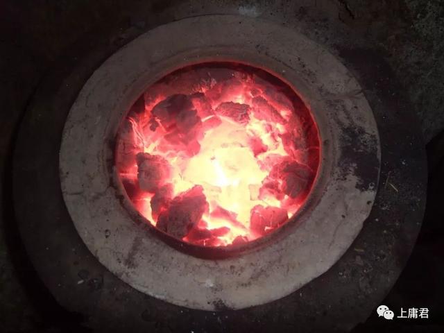 为什么在炉火中加入湿煤火会更旺，为什么加湿煤,火会更旺（冬天里的煤火和火炕的记忆）