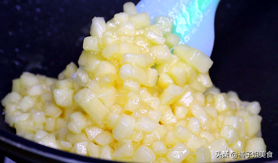 图片[3]-手抓饼版苹果派 法百吃不腻 好吃又好看 上桌瞬间被扫光-起舞食谱网