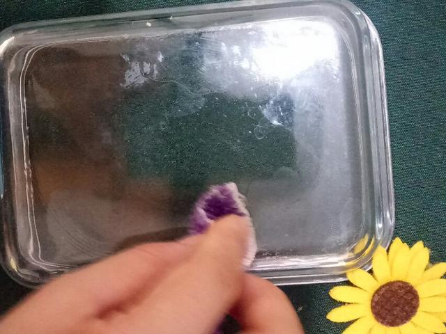 新塑料杯子第一次使用应该怎样处理，刚买来的塑料水杯使用前怎样处理一下（新生去除还不留痕迹）