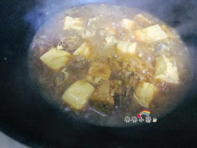 排骨豆腐煲的做法，豆腐排骨煲怎么做（豆腐跟排骨一起炖）