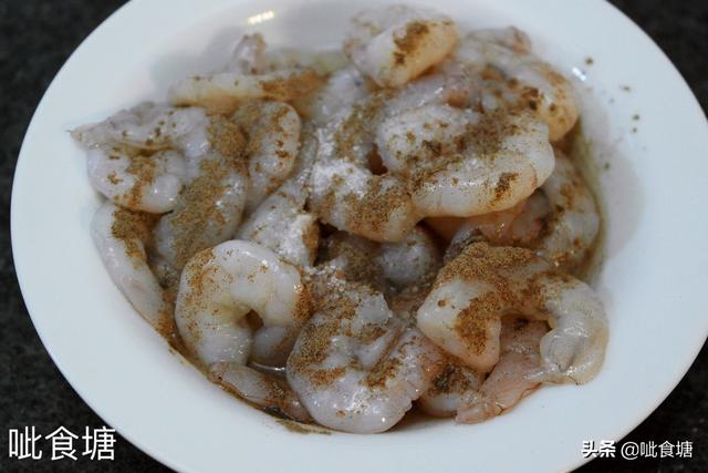 炒黄瓜怎么做好吃，鸡蛋炒黄瓜怎么做好吃（好吃好看的黄瓜炒虾仁）