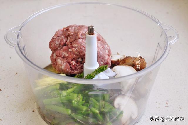 羊肉丸子火锅怎么做，羊肉丸子火锅的做法（做火锅羊肉丸子它是重要配料）