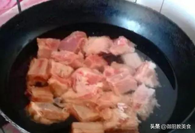 正确的给排骨焯水的方法，难怪排骨又老又柴