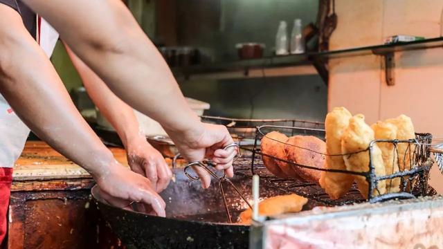 酸奶麻花能放多久 武汉粮道街酸奶大麻花哪个味道最好吃，酸奶麻花能放多久（我们翻遍了武汉的12条街）