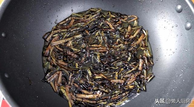 求熬葱油汁的做法，正宗葱油怎么熬制最香窍门（葱油拌面这样做好吃）