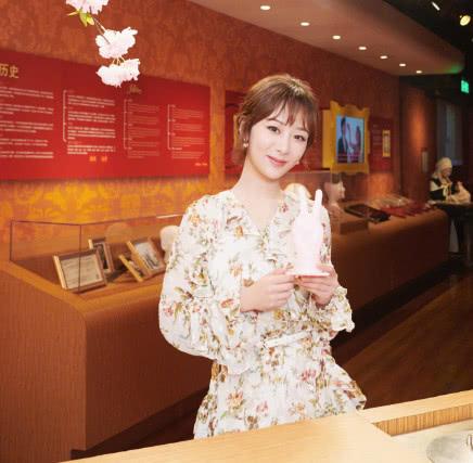 拜托了冰箱杨紫，王嘉尔和杨紫一起参加的综艺节目叫什么（杨紫成为《拜托了冰箱》新一期嘉宾）